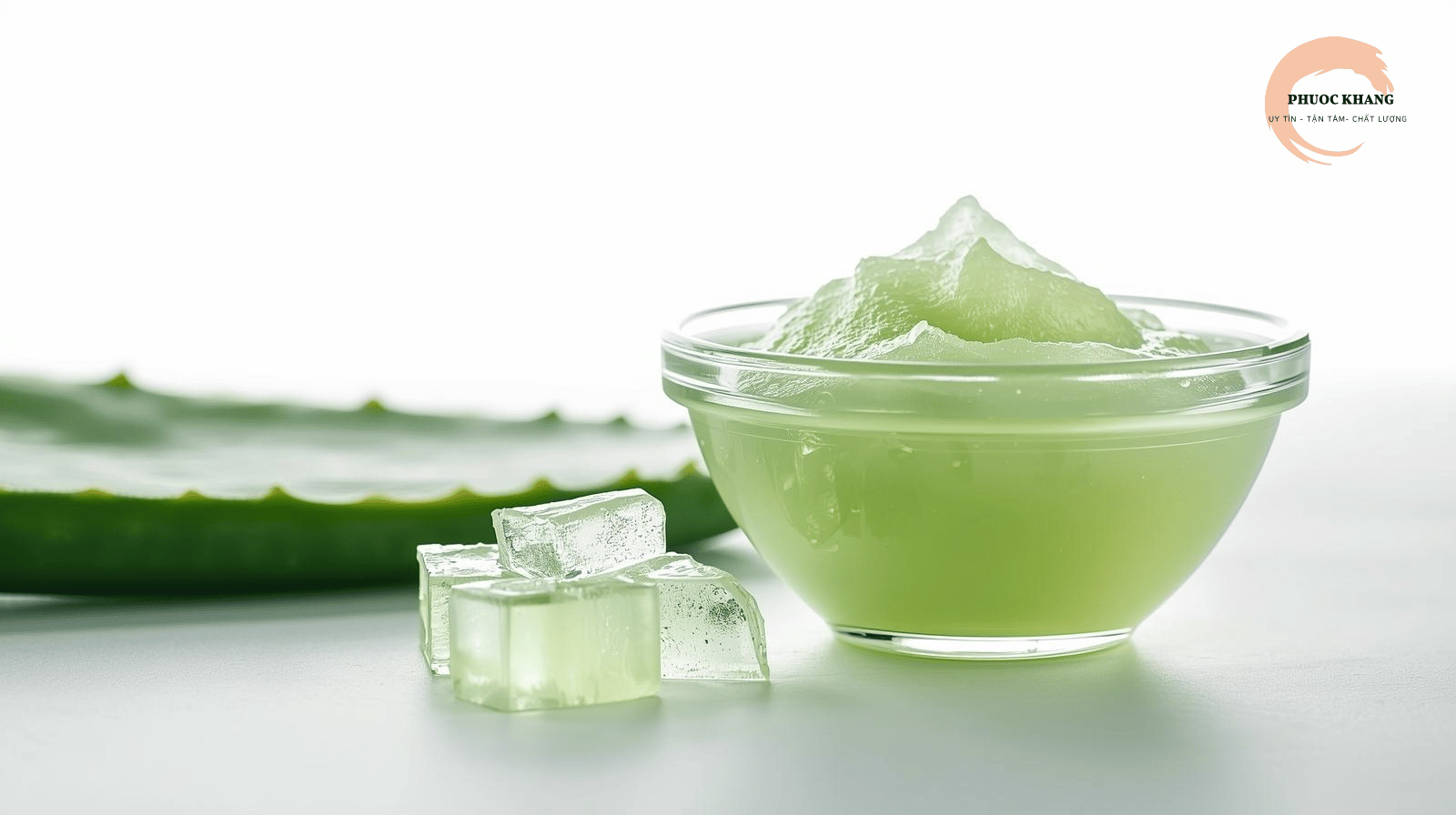 Mặt nạ nha đam nguyên chất giúp cấp ẩm và làm dịu da.